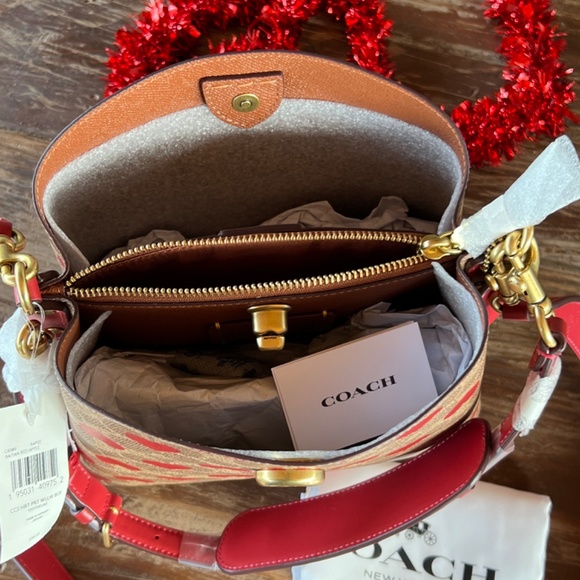 Coach Willow Bucket Bag In Signature Canvas With Heart Print BRAND NEW - Picture 11 of 14